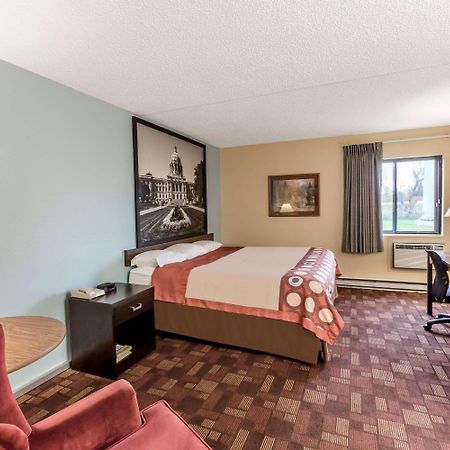 ซูเปอร์ 8 บาย วินด์แฮม ลูเวิร์น ไอ-90 Hotel Luverne ภายนอก รูปภาพ