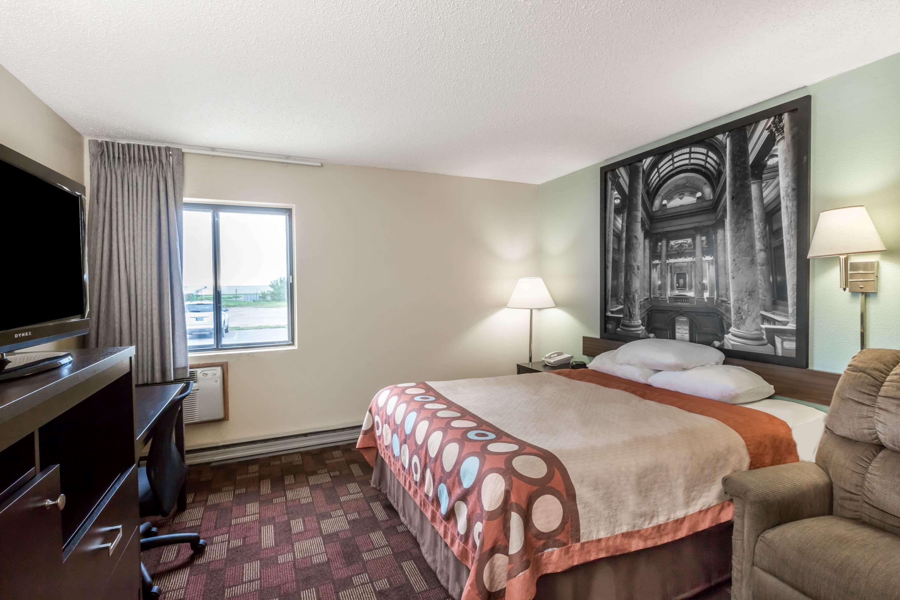 ซูเปอร์ 8 บาย วินด์แฮม ลูเวิร์น ไอ-90 Hotel Luverne ภายนอก รูปภาพ