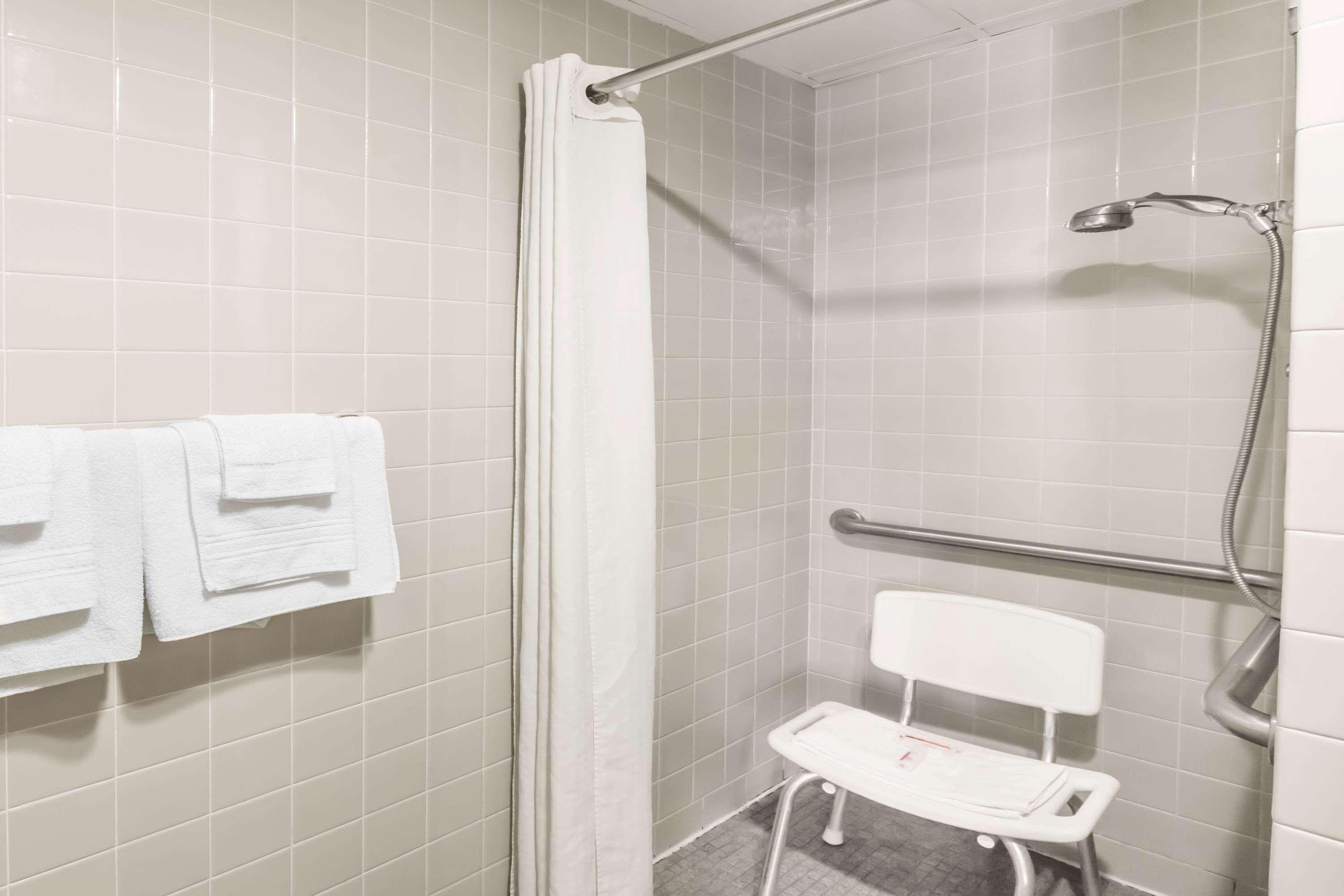 ซูเปอร์ 8 บาย วินด์แฮม ลูเวิร์น ไอ-90 Hotel Luverne ภายนอก รูปภาพ