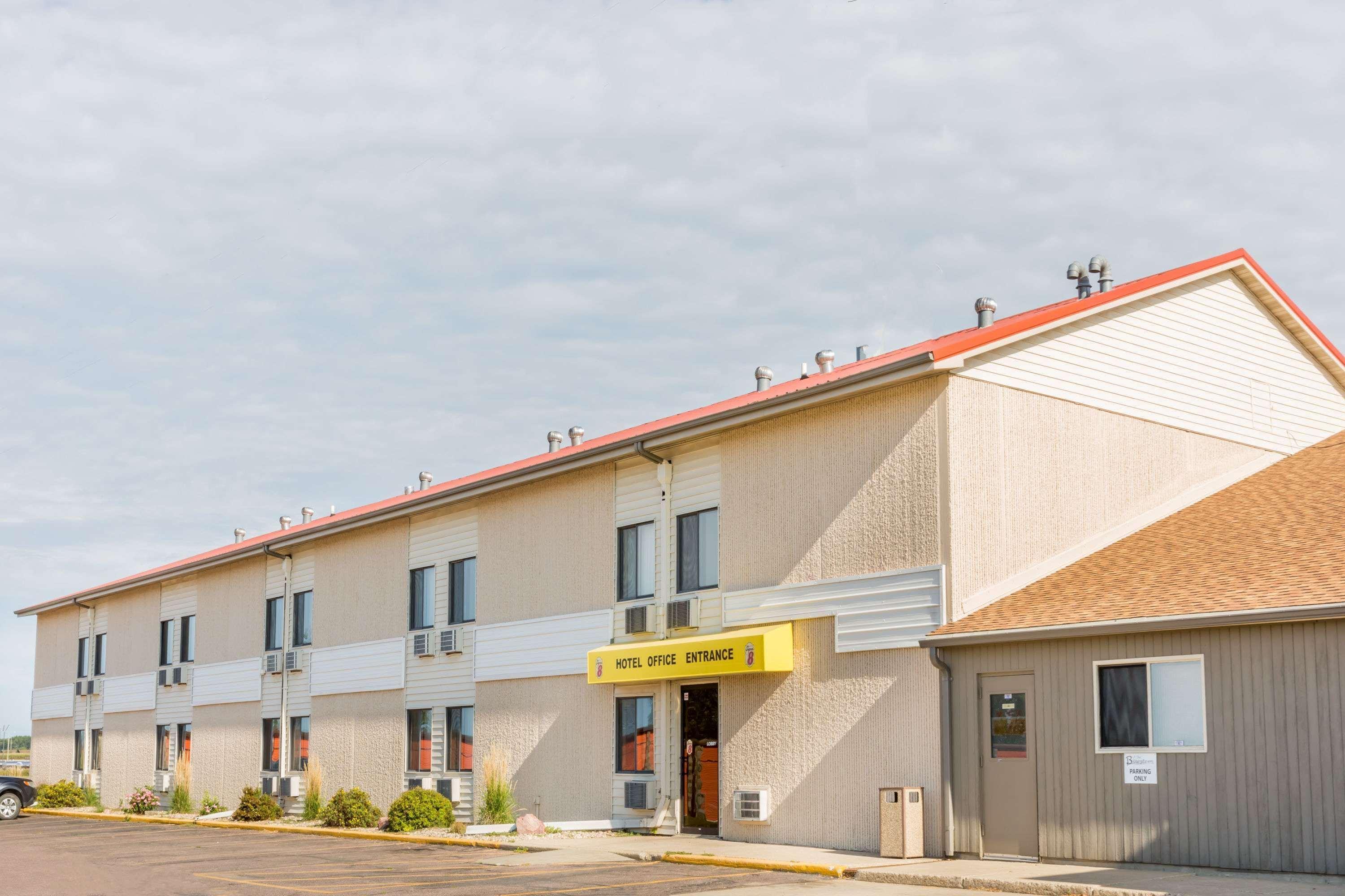 ซูเปอร์ 8 บาย วินด์แฮม ลูเวิร์น ไอ-90 Hotel Luverne ภายนอก รูปภาพ